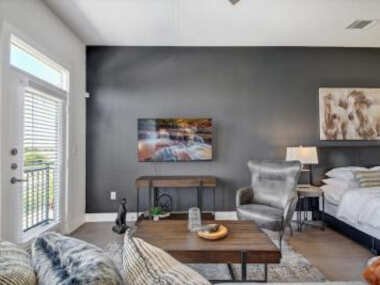 Spacious Studio Close to Riverwalk Free Parking