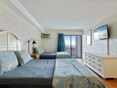 Ground Floor Direct Oceanfront Double Queen Suite! Perfect for 4 Guests! Sea Mist 20106