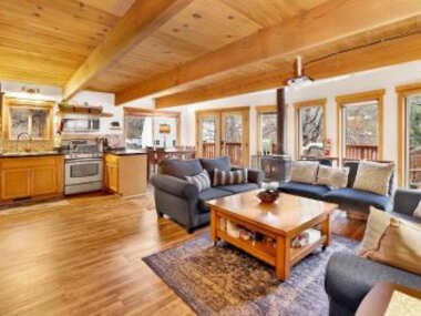 Tree Top Tranquility by Big Bear Vacations Bear Mountain Cozy Cottage