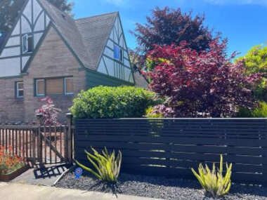 Tudor Tower Suite, centrally located, great ‘hood!