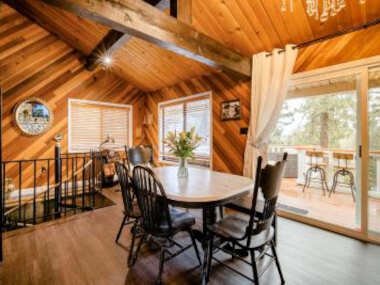 Old Hollywood Lodge-Pets, HotTub-Sauna, Speakeasy!