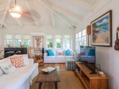 Sunshine Cottage just steps to Kailua beach
