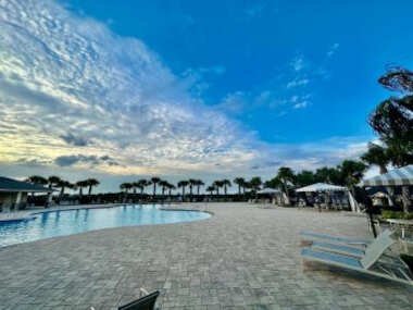 Grand Family Deluxe 4BD House near Disney 2