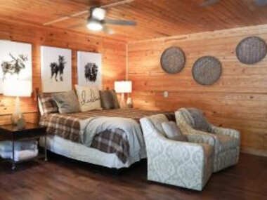 The Cave at Shady Woods – 1 Bedroom Studio – Walk to Downtown!