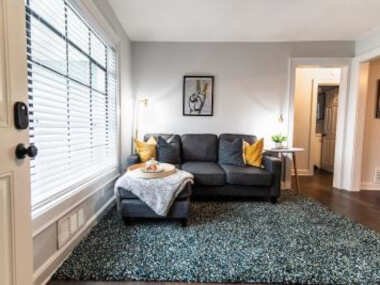 Stylish 2BR 1 Mile From Downtown And The Aquarium
