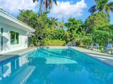 Gorgeous 5BR w/Heated Pool Close to Beach