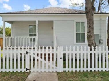 The White House on Burnett – Close to Everything