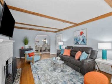 Luxury Home – 15 min from DT