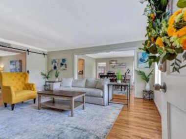 The Oasis Redeux at West U – Bright Luxury with Pool