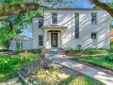 Welcome to our 15 bed 10 bath, In heart of Houston