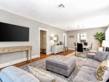 Modern and Bright Castle Deux at Castle Ct – Montrose