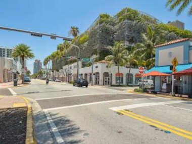 713 Miami Beach Apartments