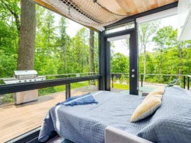 Cute Riverside Cabin w Hot Tub Fire Pit & Kayaks