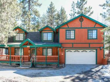 Alpine Escape – Walk to the slopes and Bear Mountain Gold Course! Perfect all-season property!