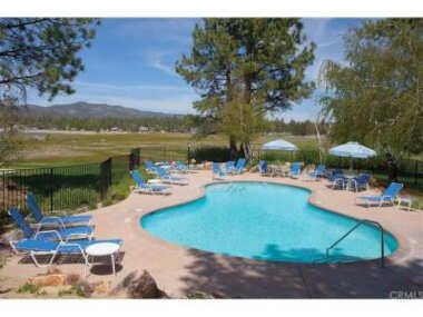 Brown Bear’s Den – Spacious condo within walking distance to all Big Bear has to offer!