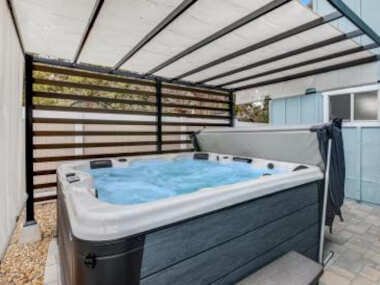 Aqua Dreams – Six fireplaces, arcade machine, foosball, and hot tub
