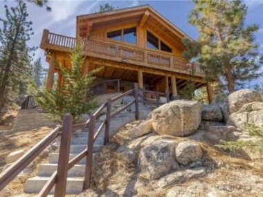 Grinhart Cabin – Some of the most incredible views in all of Big Bear await you!
