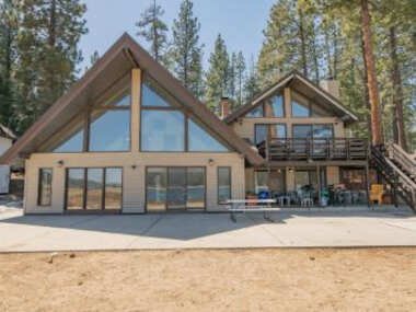 Hakuna Matata Lakefront – LAKEFRONT, PRIVATE DOCK, AND GAME ROOM!