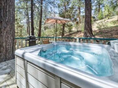 Happy Bear – Located in a beautiful desirable area of Moonridge with hot tub!