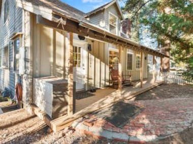 Happy Hours – Modern Cabin with Game Room and Peek-a-Boo Lake Views!