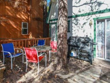 Bear ‘n Tree – Cozy cabin near the Village