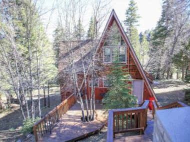 Teewinot – Get cozy at this mountain A-frame with wood burning fireplace and breathtaking views!