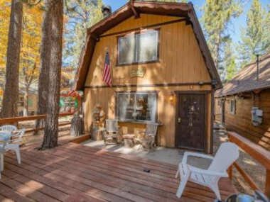 Bearfoot Cabin -Cute and cozy mountain home, conveniently close to everything!