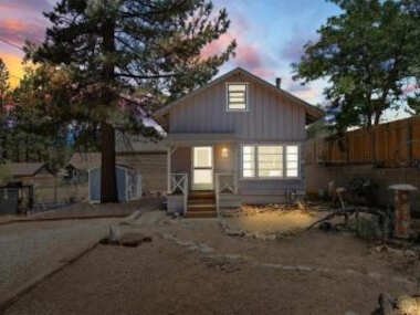 Big Bear Bungalow – Modern aesthetics meet mountain charm in this newly remodeled two-story home