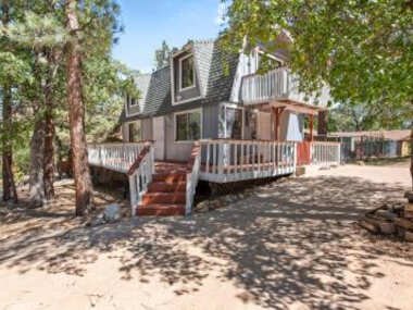 Blue Jay Pines- Charming mountain cabin in a friendly Sugarloaf neighborhood!