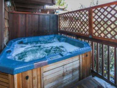 Snow Summit Townhouse – Snow summit at your doorstep! Private hot tub!