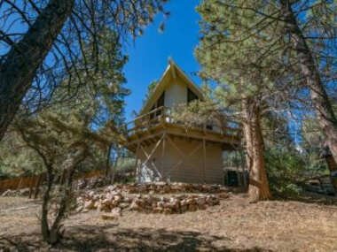 Heavenly Sky – Located in Big Bear City, nearby Snow Play with Pool Table!