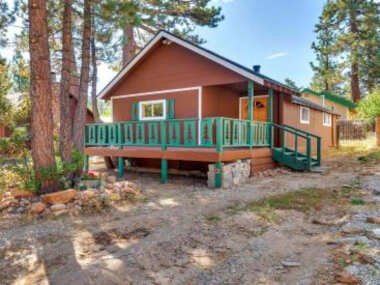Cozy Pines Retreat – Close to the lake, village and more! Modern aesthetics meet mountain charm!