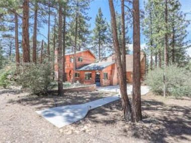 Cozy Spruce Cabin – Spacious cabin with the Big Bear feel and lots of charm!