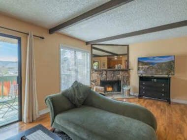 Dabi Four Lakeview – Comforting cabin with a Lake view! Board Games!