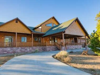 Meadowbrook Estates Ranch – Great location, great lodge, great experience! Hot tub and more!