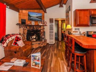 Dancing Pines – Adorable cabin nestled in the forested neighborhood of Sugarloaf!