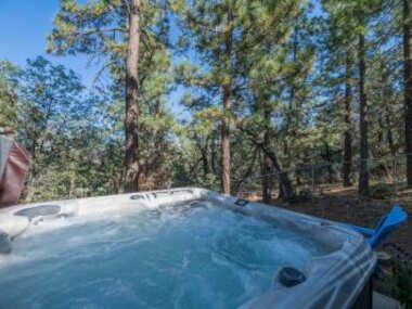 Dream Catchers – Cabin within in the trees with Hot Tub! Foosball table and Central heating!