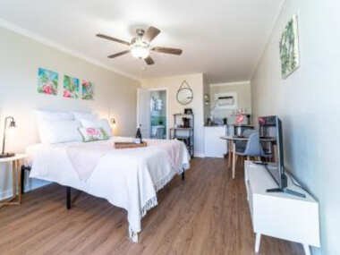 Bahama Breeze Unit 111