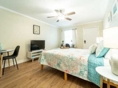 Bahama Breeze Unit 112