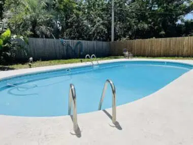 House with pool 5.4 miles to Honeymoon Island.