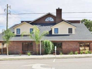 3 BR Urban Hideaway – Steps from Daily’s TIAA Fld