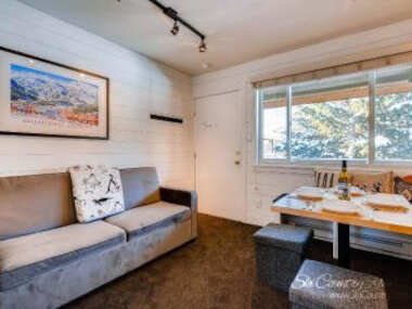 Amazing Renovation, Premium Top Floor Unit Near Downtown, Access to Hot Tubs and Firepit PM6B