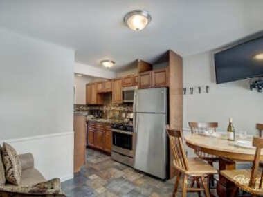 Stunningly Appointed 1 Bedroom, Adjacent to Slopes and Hiking Walk to Downtown! PM2C