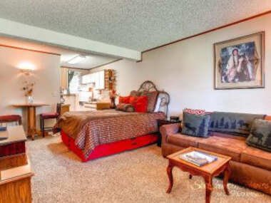 Cozy and Budget-Friendly in Outstanding Location, Access to Hot Tubs and Firepit PM3D