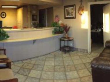 Hilltop Inn & Suites