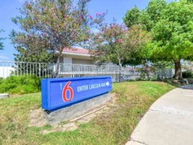 Motel 6-Corona, CA