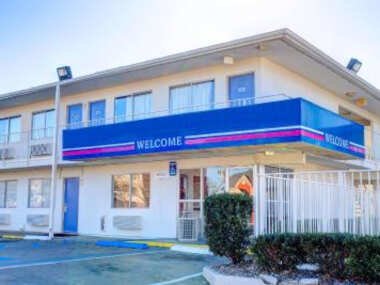 Motel 6-Murfreesboro, TN