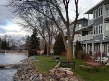 Snug Harbor Inn